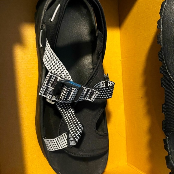 New Men’s size 12 Nike sandals - Picture 2 of 3